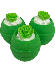 Load image into Gallery viewer, Coconut Lime with Foaming butter round  bath bombs x 6
