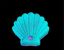 Load image into Gallery viewer, Mermaid Shell Bath Bombs x 6
