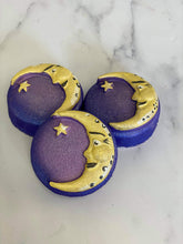 Load image into Gallery viewer, Crescent moon bath bombs
