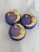 Load image into Gallery viewer, Crescent moon bath bombs
